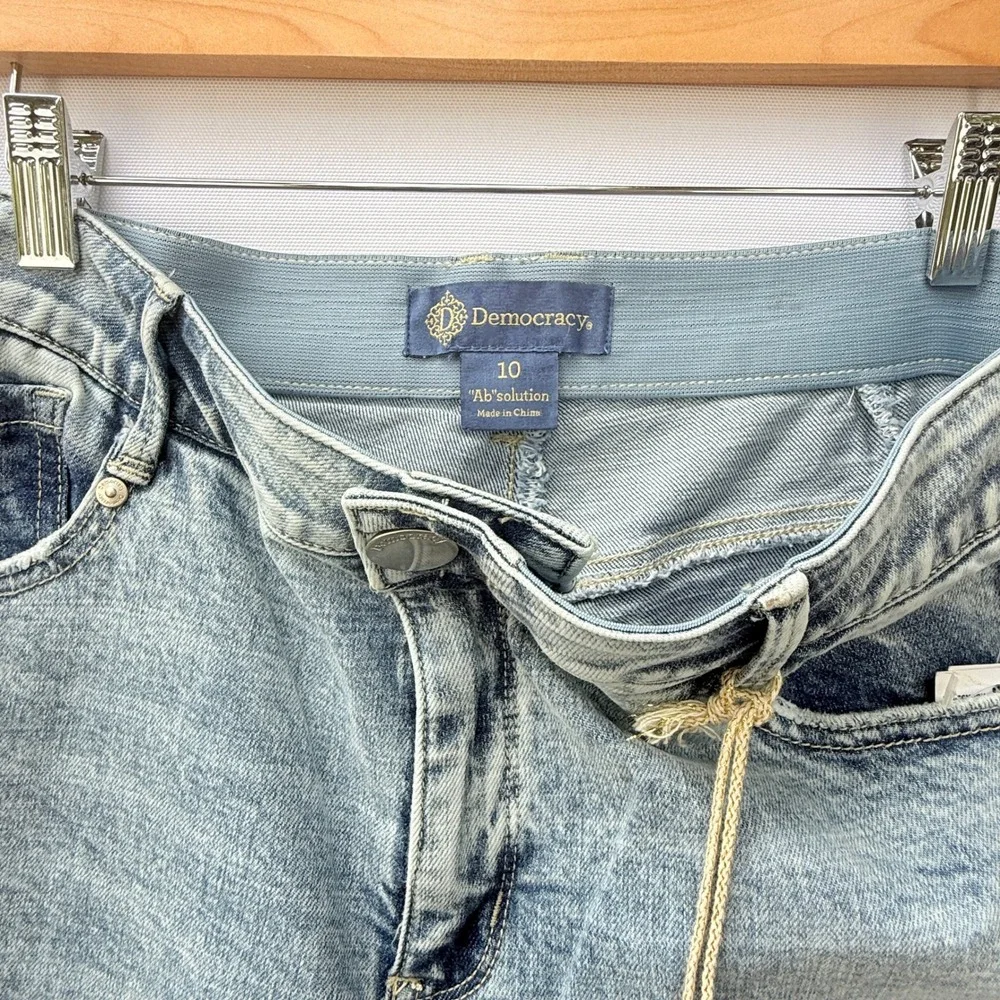 Democracy Light Wash Wide Leg Jeans - Picture 7 of 9